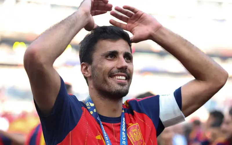 برشلونة يقلب الطاولة على ريال مدريد في صفقة ضم النجم رودري